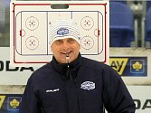 Trenér hokejové Komety Vladimír Kýhos.