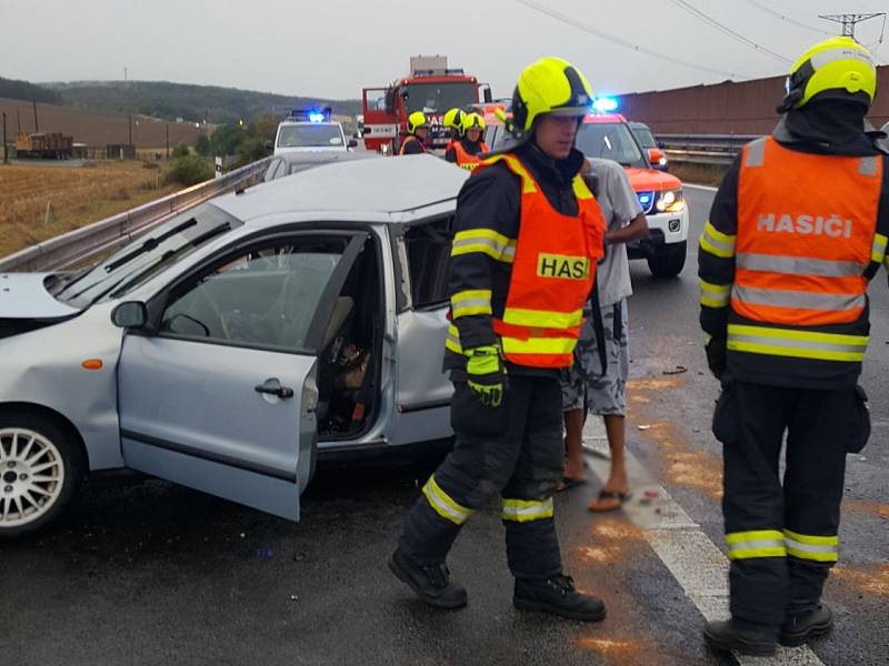 Dopravní nehoda na dálnici D1 si vyžádala jedno středně těžké a jedno lehké zranění