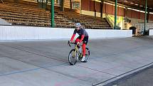 AKADEMIE. Herec Jakub Štáfek na brněnském velodromu.