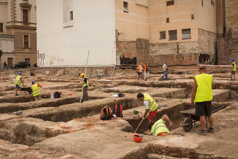 Archeologické vykopávky na parkovišti za besedním domem. Má zde být postaveno Janáčkovo kulturní centrum.