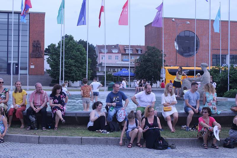 Zvuky oslav, přání všeho nejlepšího i hudebních vystoupení se v sobotu rozléhaly Brnem hned ze dvou míst. Své kulaté, sté narozeniny totiž slavily dvě brněnské univerzity, Masarykova a Mendelova.