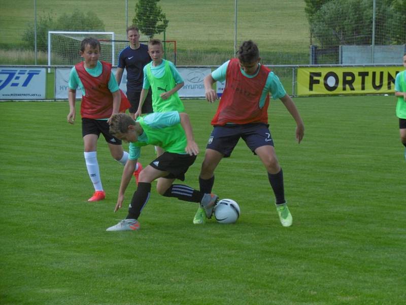 Fotbalový kemp Petra Švancary v Rosicích má letos jubilejní desátý ročník.