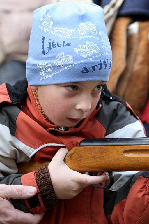 Na hradě Špilberk oslavilo o víkendu Muzeum města Brna své výročí otevřením nové výstavy i historickým programem. Každý si mohl zkusit střelbu z luků, kuší, praků i vzduchovek. 