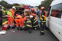 Pomoc po vážné nehodě osobního auta na D1 u Rohlenky.