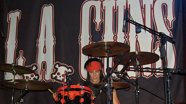 Heavymetalová kapela L. A. Guns - bubeník Steve Riley.