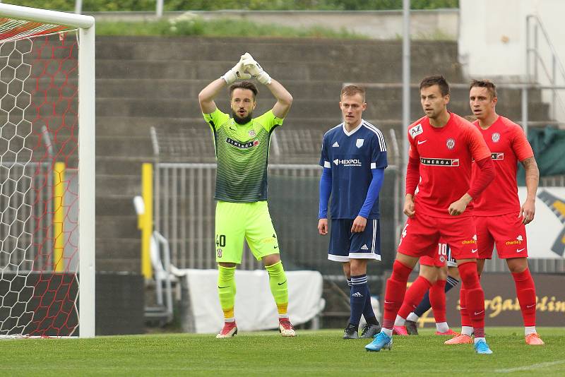 Po Líšni si Martin Šustr (v žlutém) vyzkoušel také angažmá ve Zbrojovce Brno, s níž oslavil postup do první ligy.