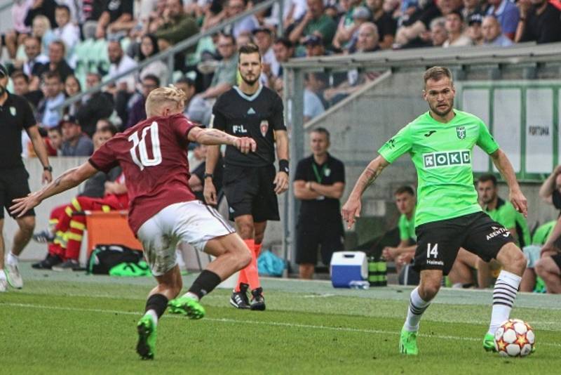 Na Jaroslava Málka (v zeleném s číslem 14) byli fanoušci dlouho zvyklí v líšeňském dresu, od nové sezony ale hájí barvy Karviné.