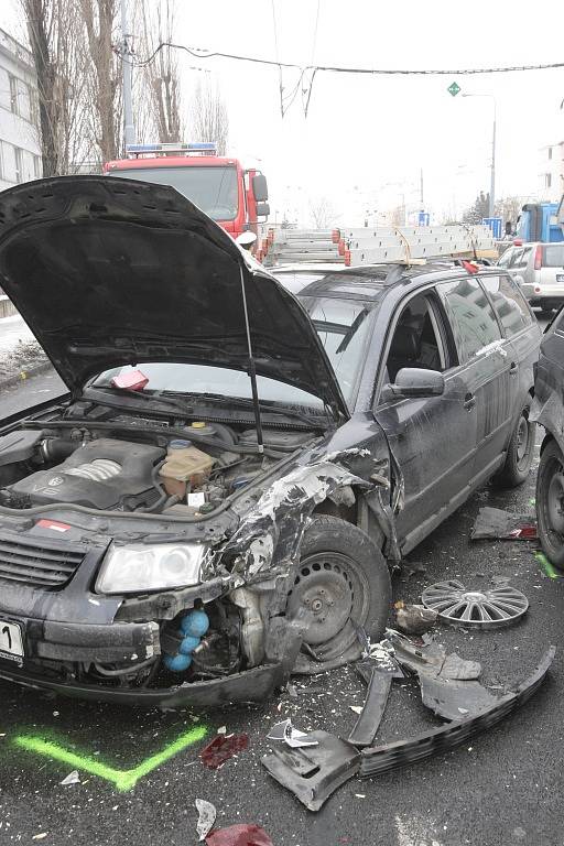 Nehoda ve Svatoplukově ulici zablokovala dopravu.