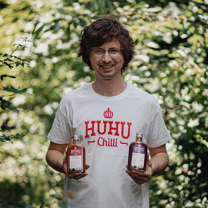 Majitel brněnské firmy Huhuchilli Tomáš Hinduliak uspěl v roce 2021 se svou švestkovou chilli omáčkou na prestižní gastronomické soutěži Great Taste Awards, kde získal jednu hvězdu.