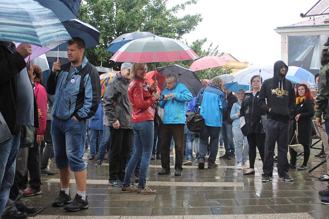 Úterý patřilo na jižní Moravě demonstracím. Na snímku protesty v Břeclavi.
