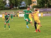 V krajském přeboru fotbalisté Svratky Brno (ve žlutém) remizovali s Ráječkem 2:2.