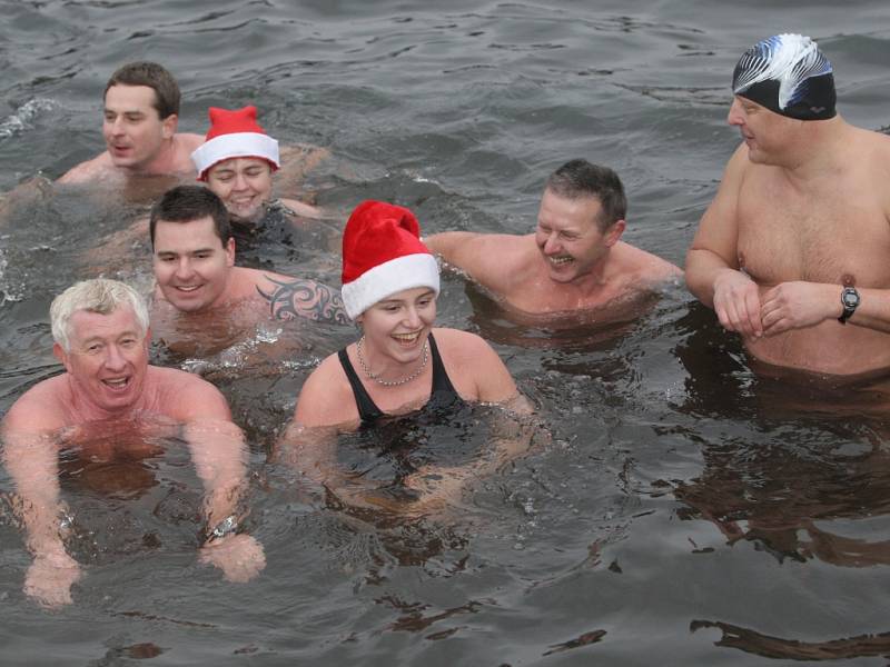 Už od roku 1978 se otužilci pravidelně scházejí prvního ledna u řeky Svratky v brněnské Bystrci, aby si zaplavali a pokřtili nové členy. 