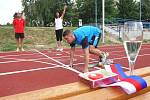 Opravený atletický stadion mají od středy k dispozici vojáci Univerzity obrany v kasárnách Jana Babáka.