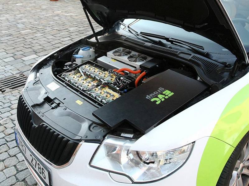 Téměř tři tisíce kilometrů už mají za sebou účastníci závodu elektromobilů Wave 2011. Ti vyrazili 11.9. z Paříže a v sobotu dopoledne se zastavili také v Brně. 