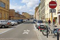 Nově vyznačená cykloobousměrka v Gorkého ulice v Brně.