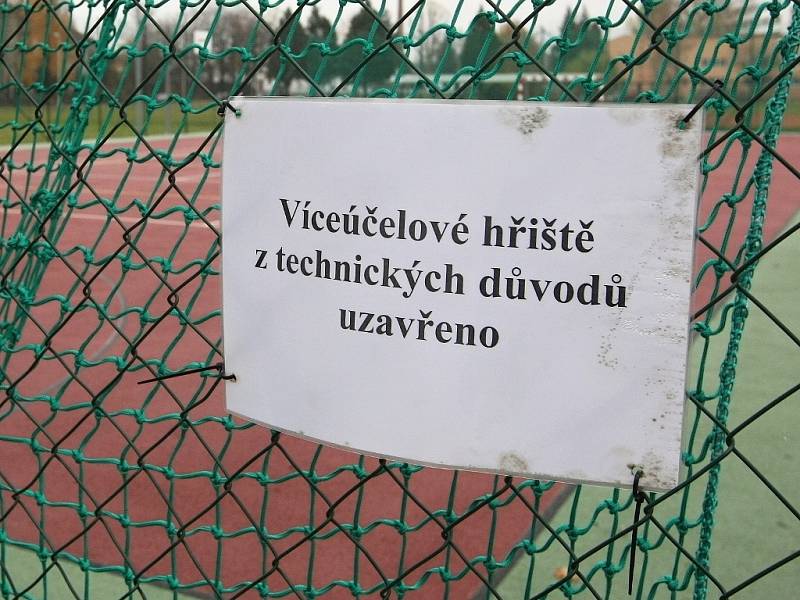 Sportovní areál u Hněvkovského ulice nabízí hřiště pro baseball, restauraci, posilovnu pod širým nebem, inline ovál i centrum pro mladé fotbalisty. Leží hned vedle cyklostezky, kam Brňané také často chodí na procházky. 