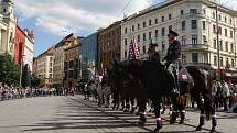 Policisté nejen z České republiky se v sedlech koní představili lidem na náměstí Svobody.