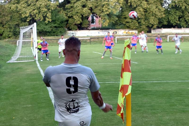 Fotbalový šoumen Petr Švancara se za Střelice uvedl dvěma góly proti FK Znojmo a pomohl k výhře 6:1.