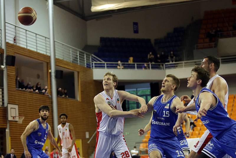 Basketbalový zápas muži USK Praha vs. Basket Brno