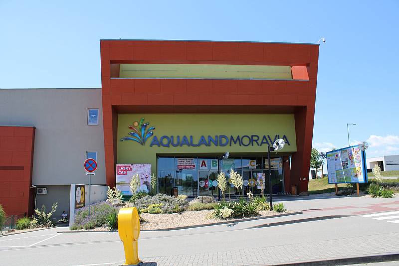 Aqualand Moravia startuje 10. sezónu 1. července 2022. Nabídne 38 atrakcí a videa z tobogánů.