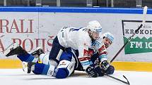 Brno 10.1.2021 - domácí HC Kometa Brno v modrém (Michal Barinka) proti HC Plzeň v bílém (Martin Lang)