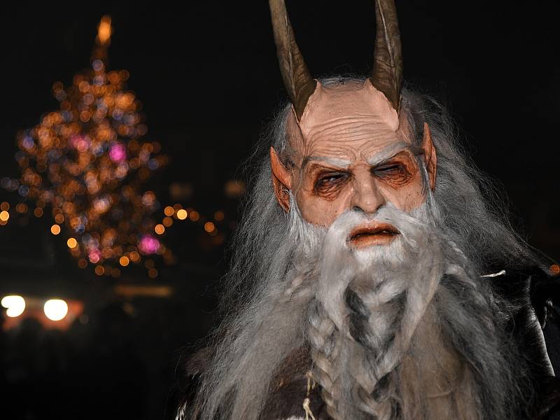 Pochod čertů krampusáků v Brně