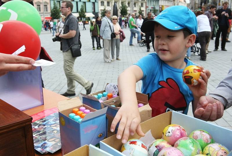 Děti v neděli odpoledne na brněnském náměstí Svobody plnily nejrůznější úkoly