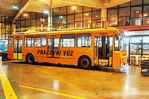 Do brněnských ulic vyjede nový servisní trolejbus. Doplní třeba mazací šalinu. Foto: DPMB