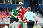 Nejdřív hrůzostrašný start, poté snový obrat a nakonec vystřízlivění v podobě srovnávacího gólu na konečných 3:3. Taková baly první barážová bitva mezi fotbalovou Zbrojovkou Brno (v červeném) a Příbramí.