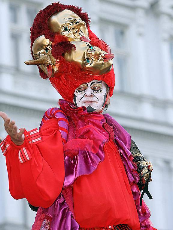 Festival Divadelní svět zakončila Slavnost masek, které se zúčastnila všechna brněnská divadla.