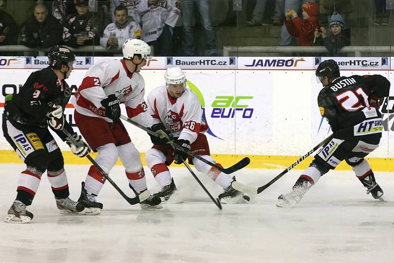 Hokejisté brněnské Techniky (v tmavém) podlehli ve středu Opavě těsně 0:1 a skončili už ve čtvrtfinále play off.