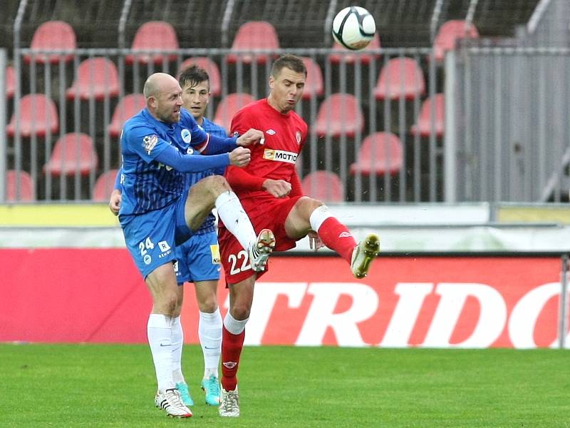 Zbrojovka Brno (v červeném) vs. Slovan Liberec.