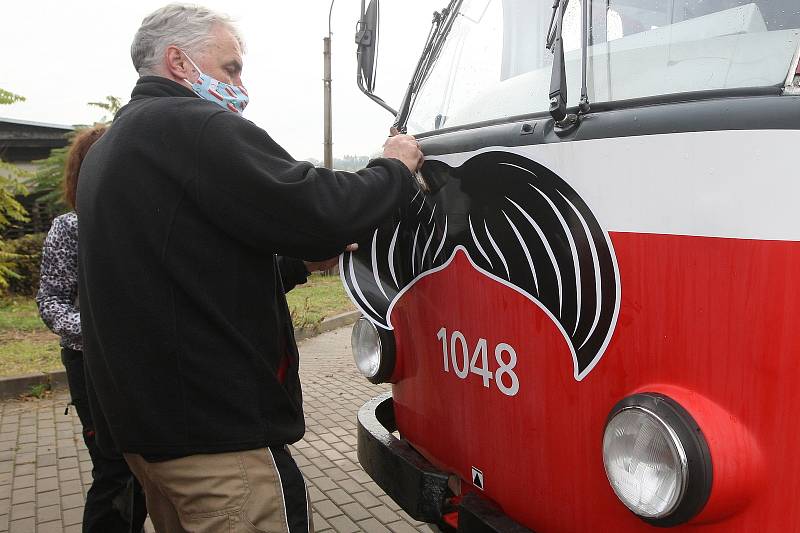 V rámci celosvětové kampaně Movember polepil Dopravní podnik města Brna svoje tramvaje kníry.