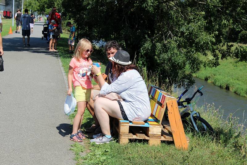 Pestrý program nabídl sobotní Festival na nábřeží. Konal se na několika místech podél řeky Svitavy od Bílovic po Tuřany. Součástí byla i neckyáda.