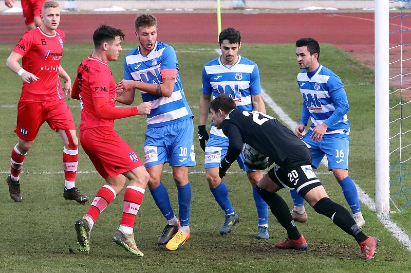 Fortuna Národní liga - Utkání mezi FK Ústí nad Labem (modrobílí)  a SK Líšeň (červení) skončilo bezbrankovou remízou.