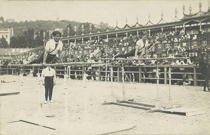 Záběry z prvního orelského sletu v roce 1922 v Brně, kterého se zúčastnilo přes 60 tisíc cvičenců a čestných hostů.