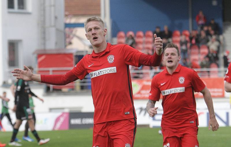 Brněnská Zbrojovka ve 26. kole nejvyšší fotbalové ligy před domácími fanoušky porazila Příbram 2:0.