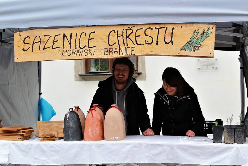 Chřestové speciality i různé druhy vín si vychutnali návštěvníci festivalu na náměstí v Ivančicích na Brněnsku.