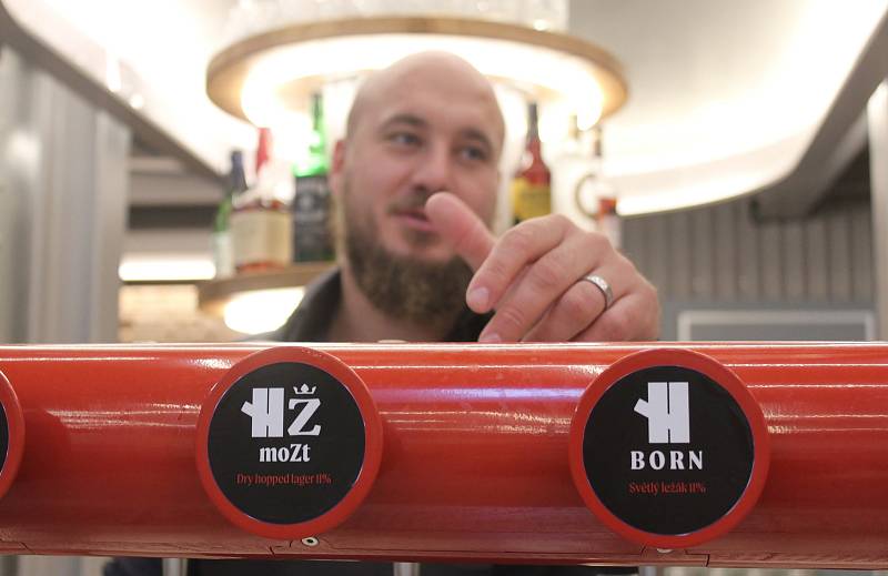 V brněnské Poštovské ulici v pátek slavnostně otevřeli pivovar Harry.