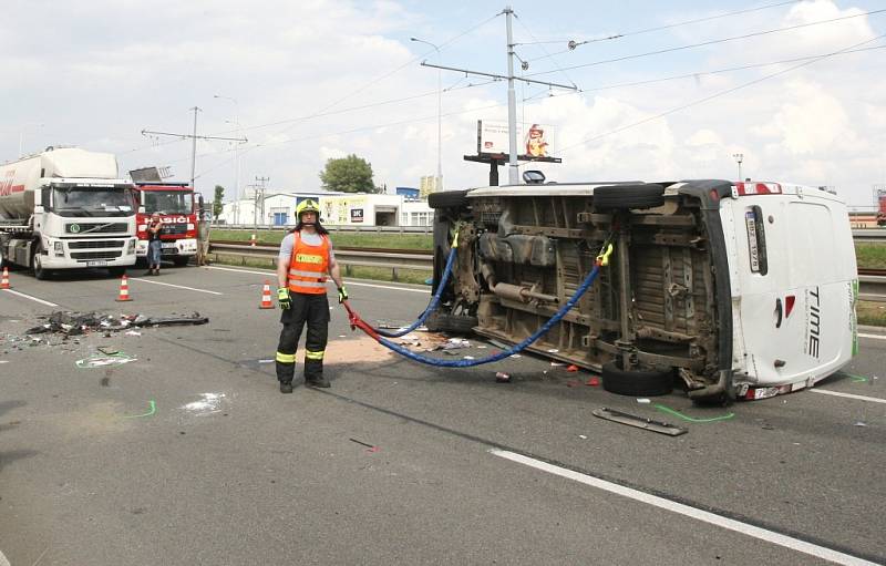 Doprava ve Vídeňské ulici po nehodě vázla.