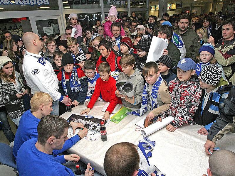 Autogramiáda hokejistů Komety Brno.