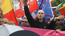 Prvomájový pochod příznivců extrémní pravice v Brně a jejich odpůrci organizovaní pod iniciativou Brno blokuje.