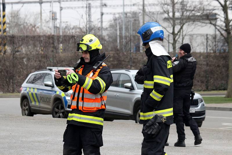 Z kancelářské budovy policisté evakuovali 30. ledna dvě stě lidí.