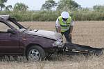 Mladá řidička pravděpodobně jela rychleji, než měla. Auto otočila na střechu.