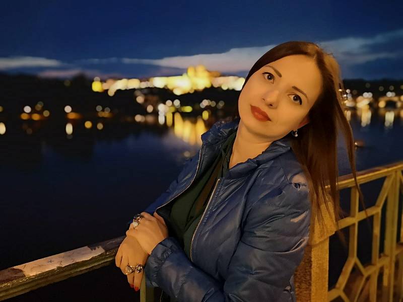 Diana Balyko byla nucena v roce 2021 opustit Bělorusko poté, co začala být pronásledovaná Lukashenkovým režimem. Utekla do Kyjeva, kde se necelý rok poté rozezněla první výstraha o leteckém ohrožení.