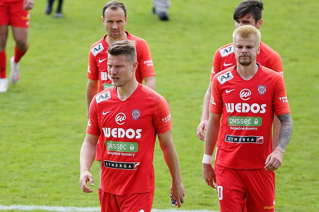 Brněnští fotbalisté (v červeném) doma jen remizovali s Teplicemi 0:0.