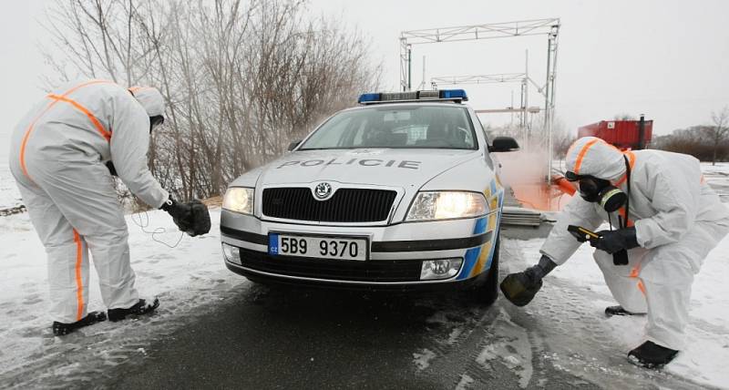 Cvičení Zóna 2013 mělo připravit hasiče, policisty, záchranáře i vojáky na případnou hávárii dukovanské elektrárny.