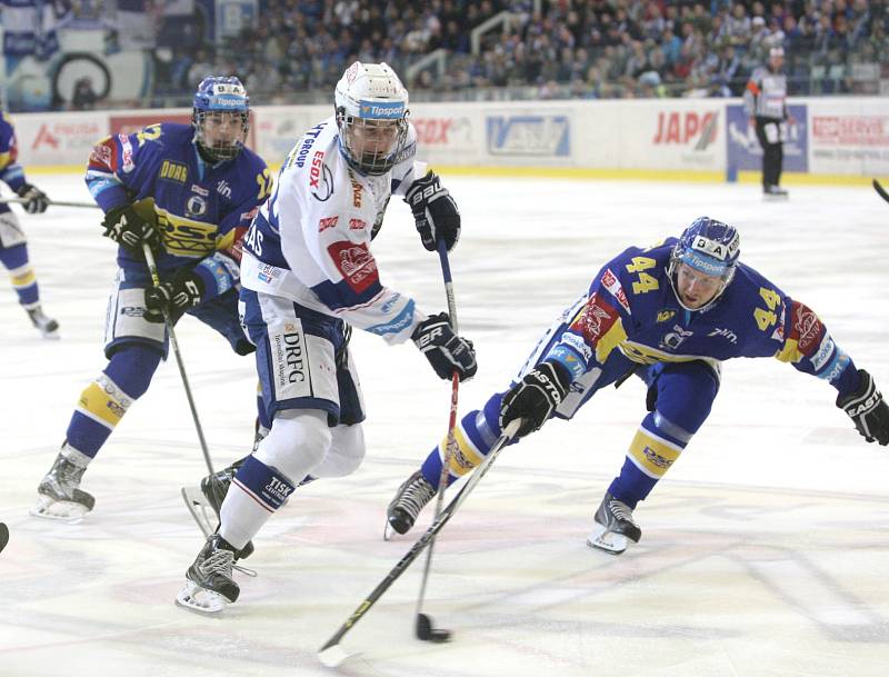Druhé derby, druhá výhra. Hokejisté brněnské Komety navázali na vítězství v moravském derby 5:3 proti Zlínu z prvního kola. V pátek ve čtrnáctém kole zvítězili doma 4:2.