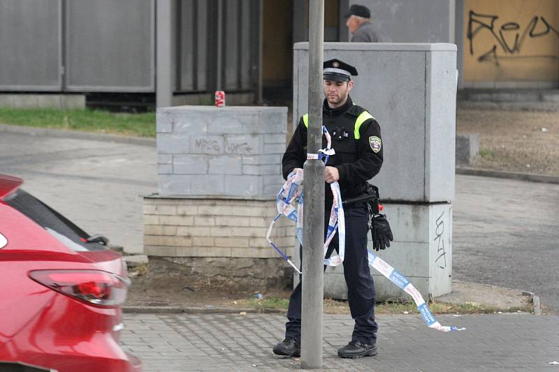 Anonym v úterý dopoledne nahlásil bombu na brněnském autobusovém nádraží Zvonařka. Policisté místo vyklidili, částečně uzavřeli i blízkou Galerii Vaňkovka. Žádnou bombu ale nenašli.