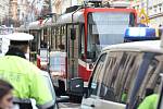 Auto srazilo chodkyni v ulici Veveří v centru Brna.